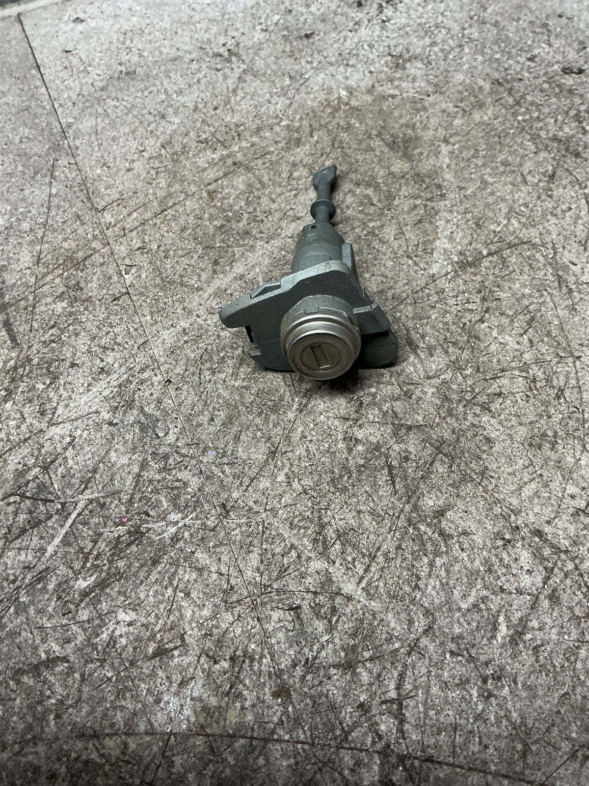 2014 Hyundai Santa Fe - Right Front Door Lock Barrel - (TAG18208)