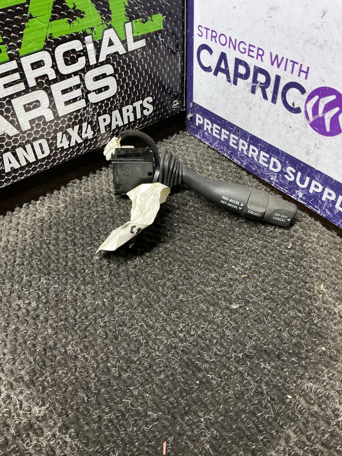 2005 Holden Commodore VZ 5W063- Indicator Stalk- (TAG10945)