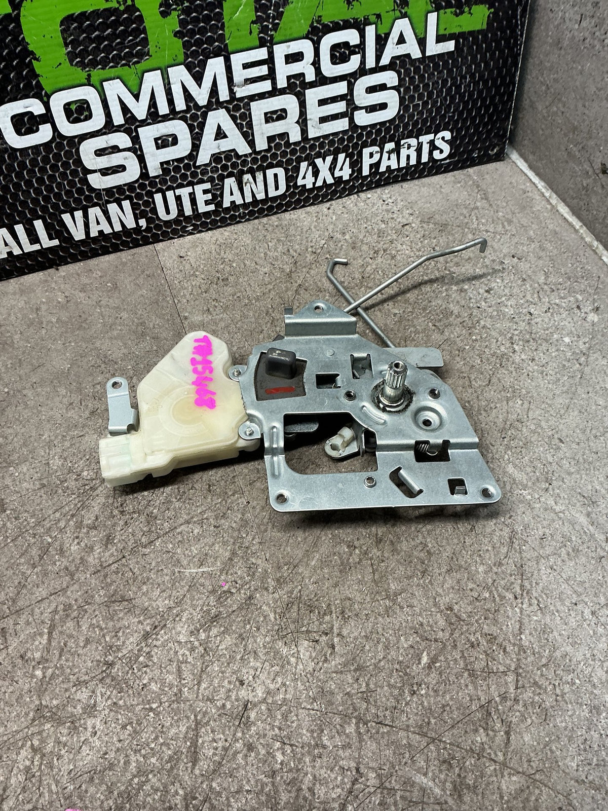 2011 Nissan Caravan VWE25- Tailgate Lock Actuator- (TAG15468)