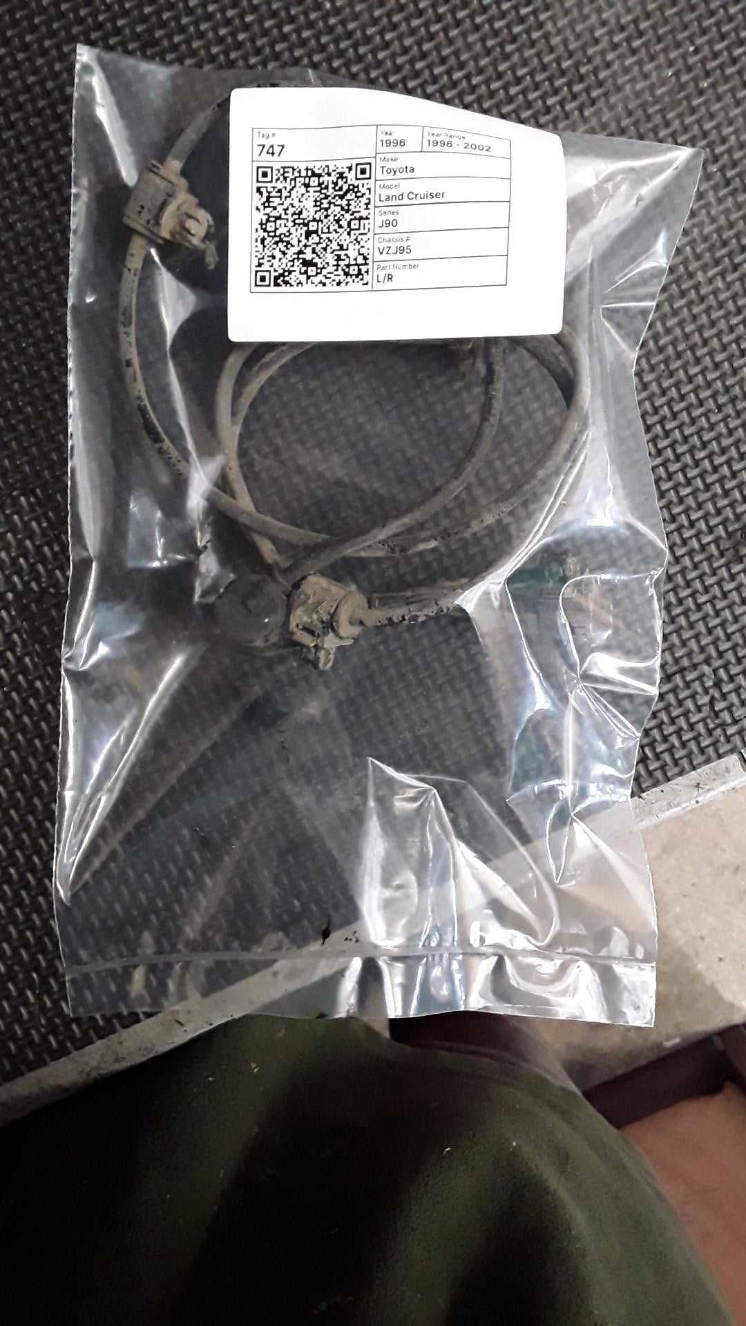 1996 Toyota Land Cruiser J90 VZJ95- Left Rear ABS Sensor- (TAG747) PN: LR