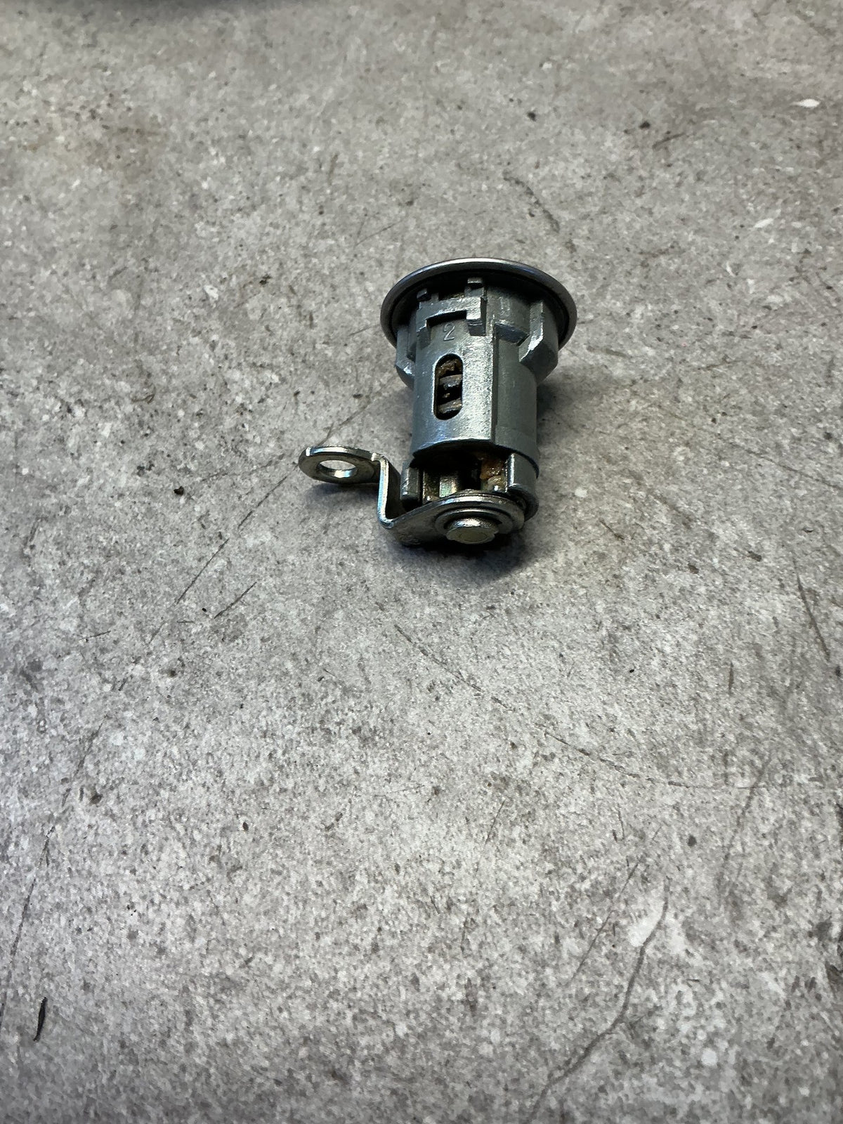 2001-2002 Suzuki Grand Vitara- Right Front Door Lock Barrel- (TAG12915)