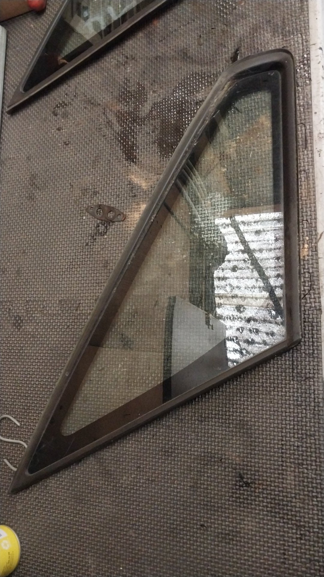 2007-2009 Mitsubishi Delica D5 CV*W- Right Front Quarter Door Glass- (TAG1549)
