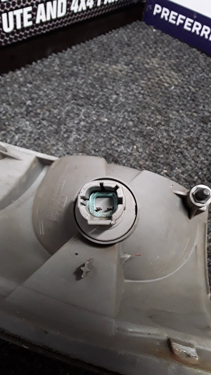 2001 Nissan Caravan E25 VWE25- Left Corner Light- (TAG5497)