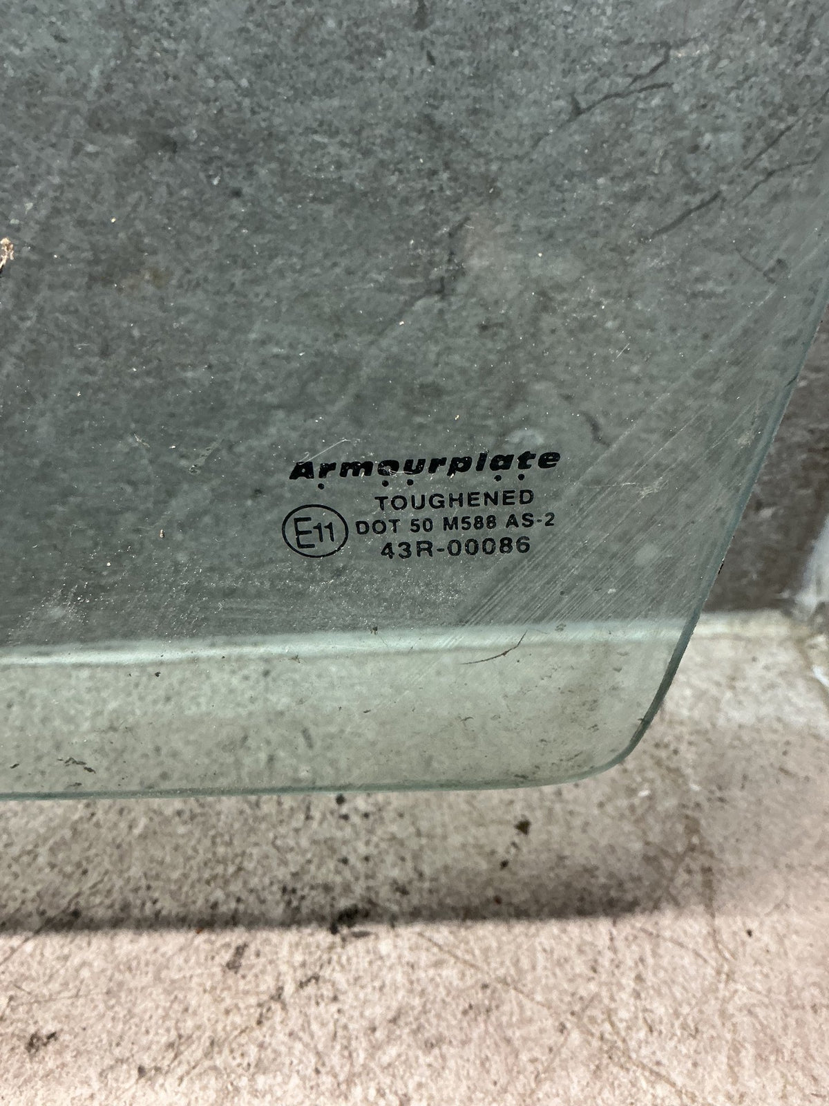1994-1998 Suzuki Vitara ET SV620 - Left Front Door Glass - (TAG18934)