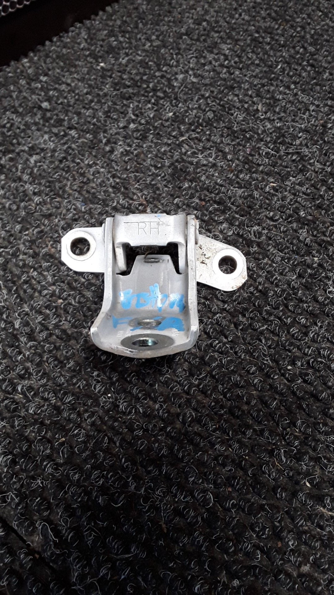 2018 Ford Ranger XLT DOUBLE CAB W/SA- Right Front Door Bottom Hinge- (TAG5372)