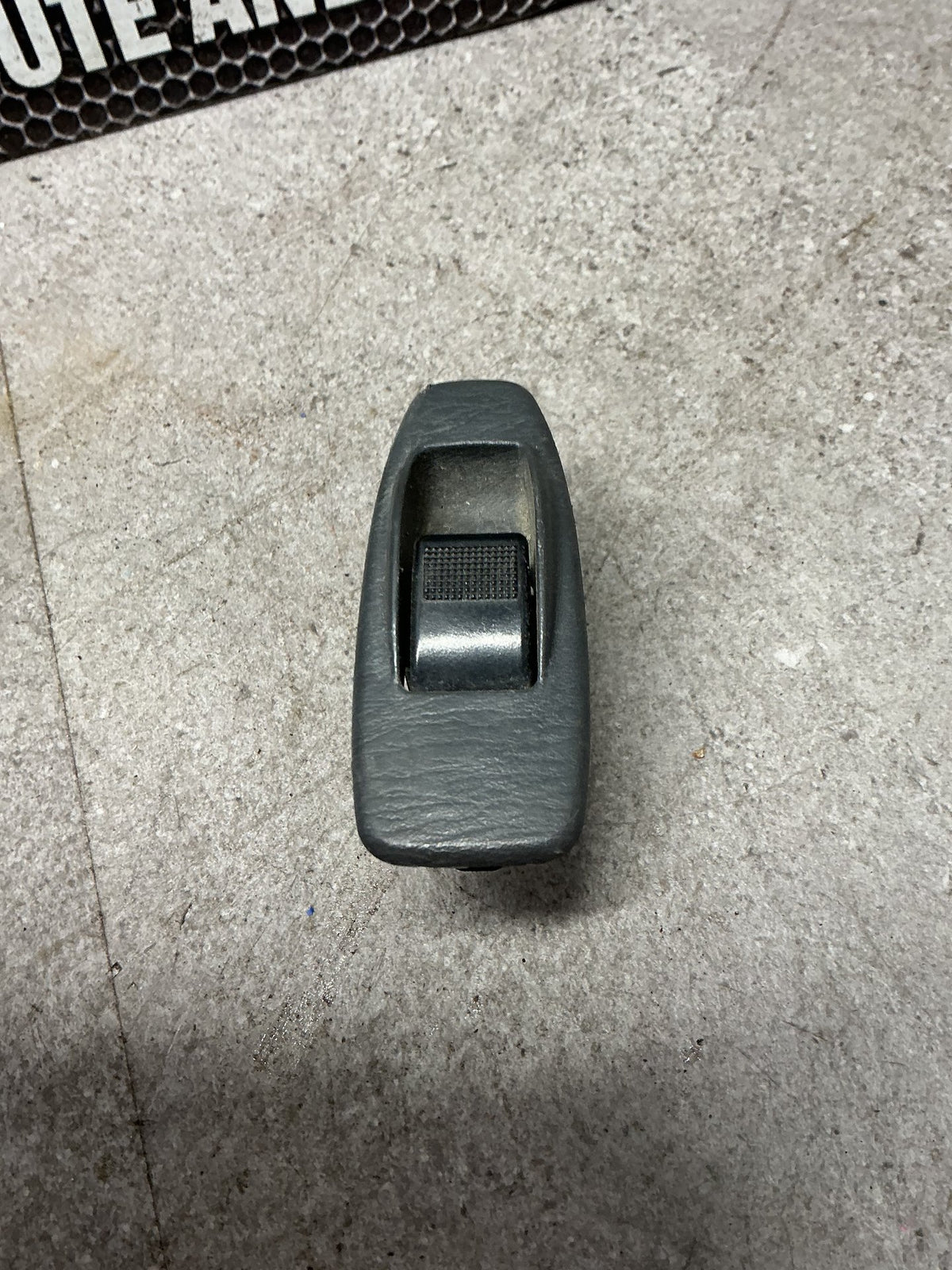 2004-2006 Ford Courier PH- Left Front Window Switch- (TAG14233)