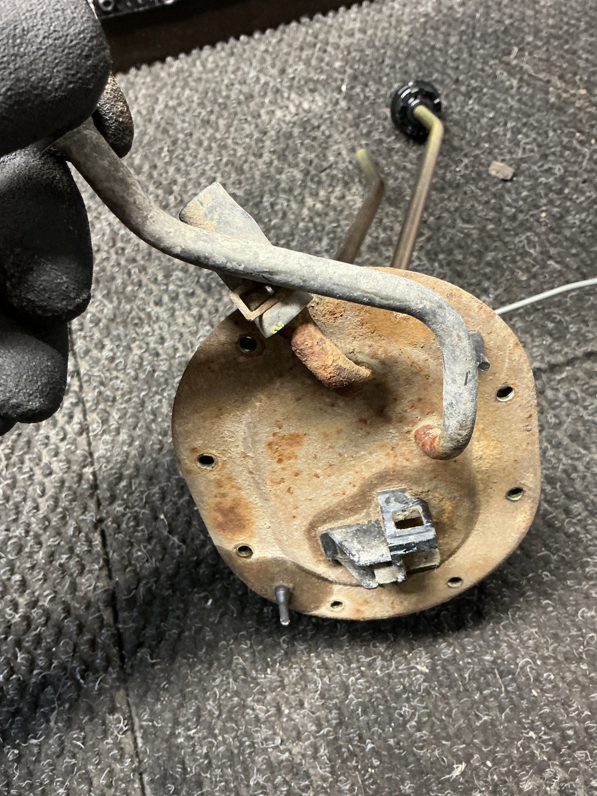 2004 Ford Courier- Fuel Sending Unit- (TAG10621)