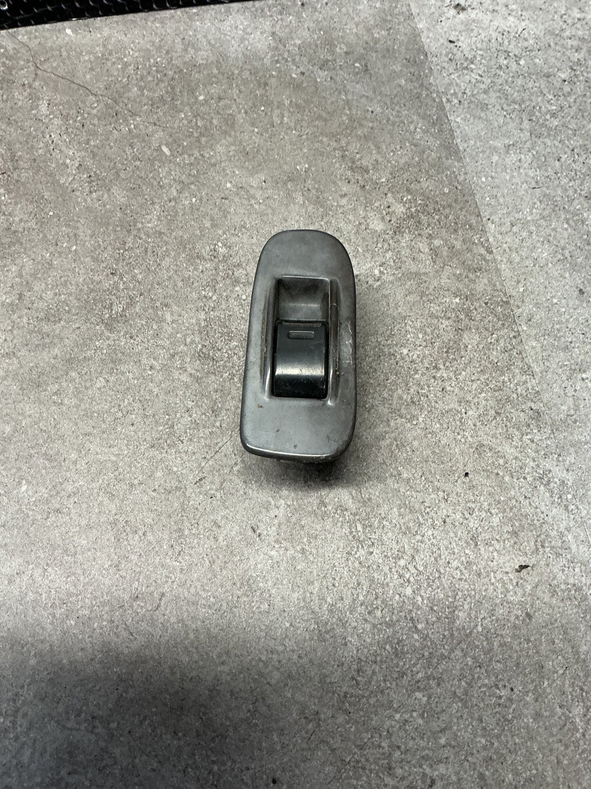 Left Front Window Switch- (TAG11746), 1996, Toyota, Hiace, IV H100