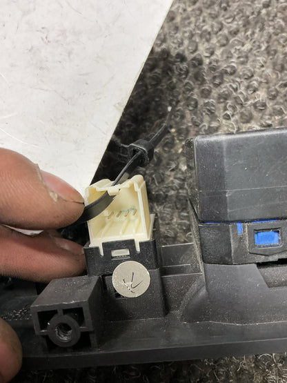 2007 Holden Captiva 7- Master Power Window Switch- (TAG9923)