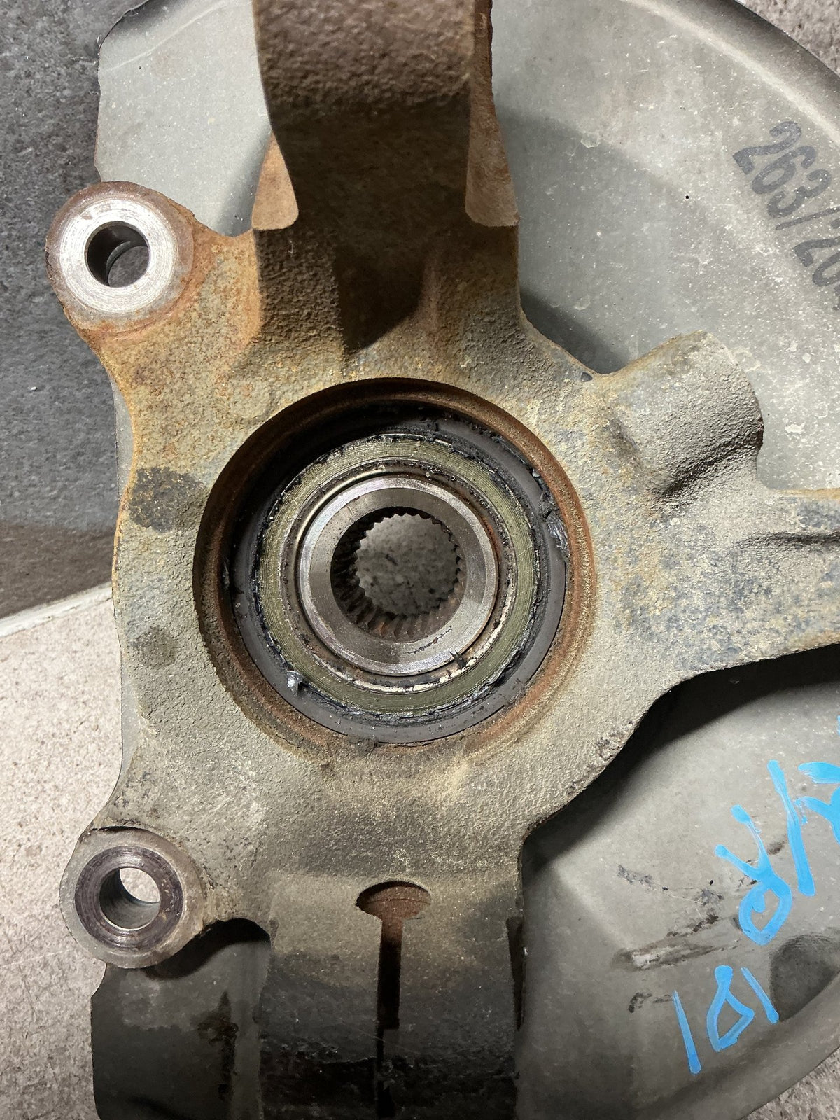 2012-2020 Mitsubishi Outlander GF*W GF GF8 - Right Front ABS Hub - (TAG18709)