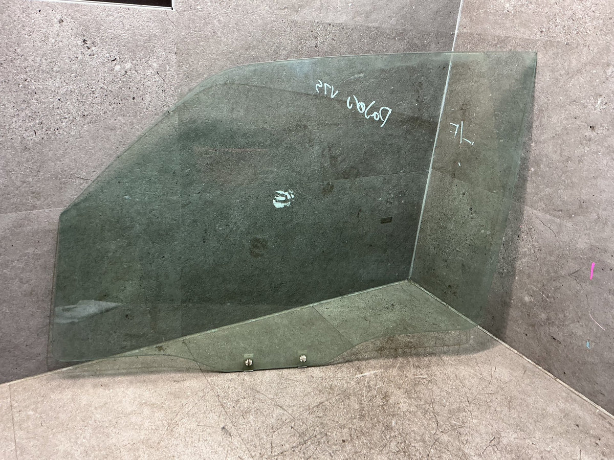 1994 Mitsubishi Pajero V75 - Left Front Door Glass - (TAG18976)