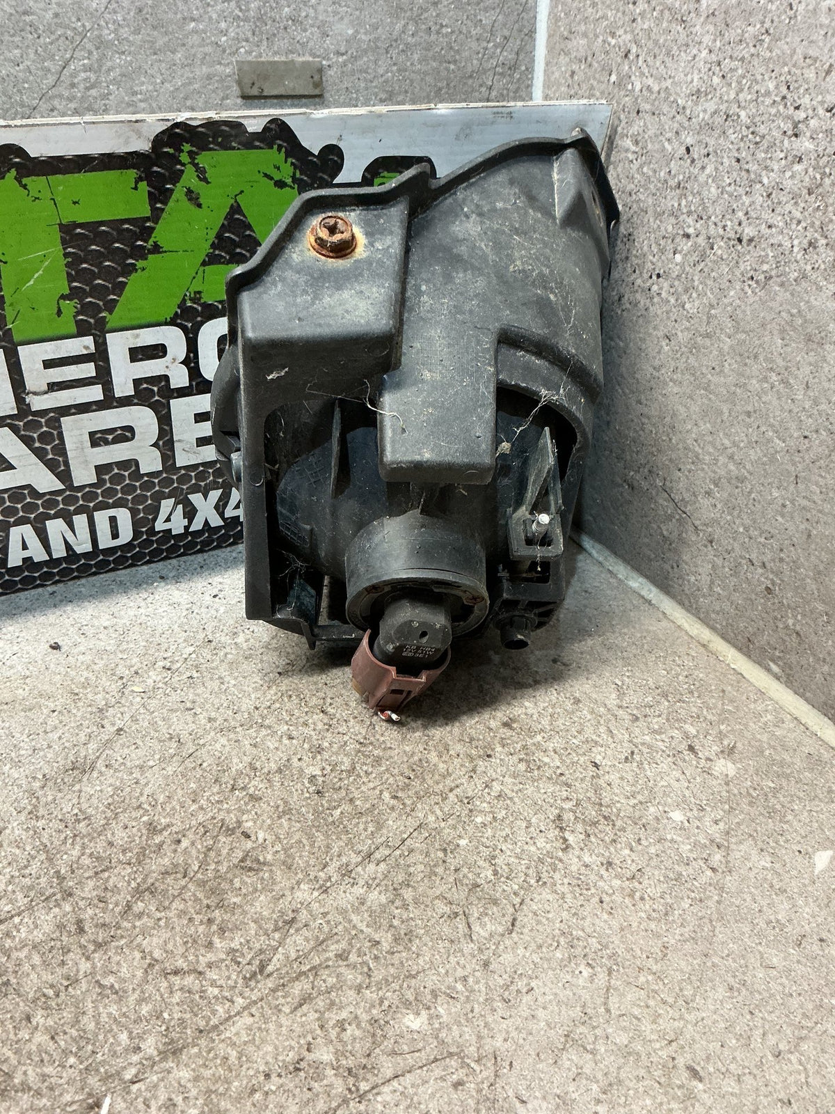 2009 Toyota Hilux VII N10- Left Fog Light- (TAG15838) PN: G0100070