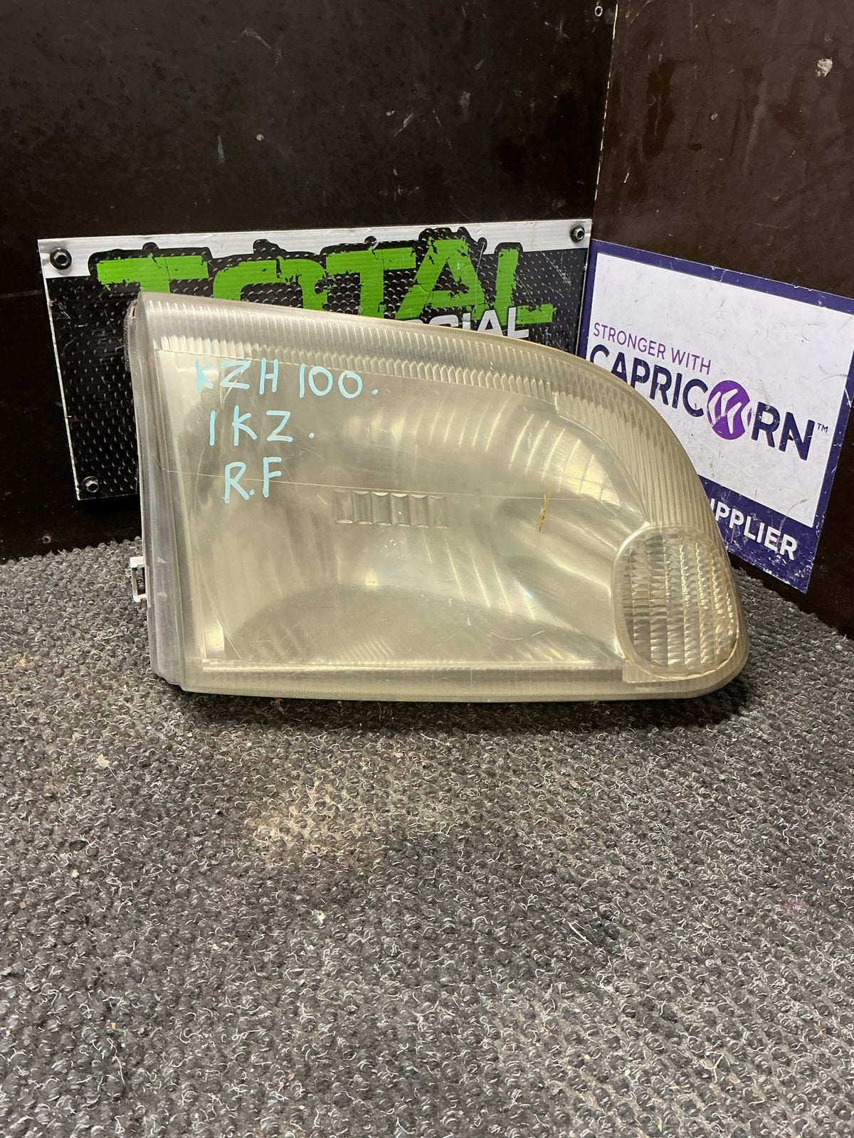1999 Toyota Hiace KZH100- Right Headlight- (TAG9796)