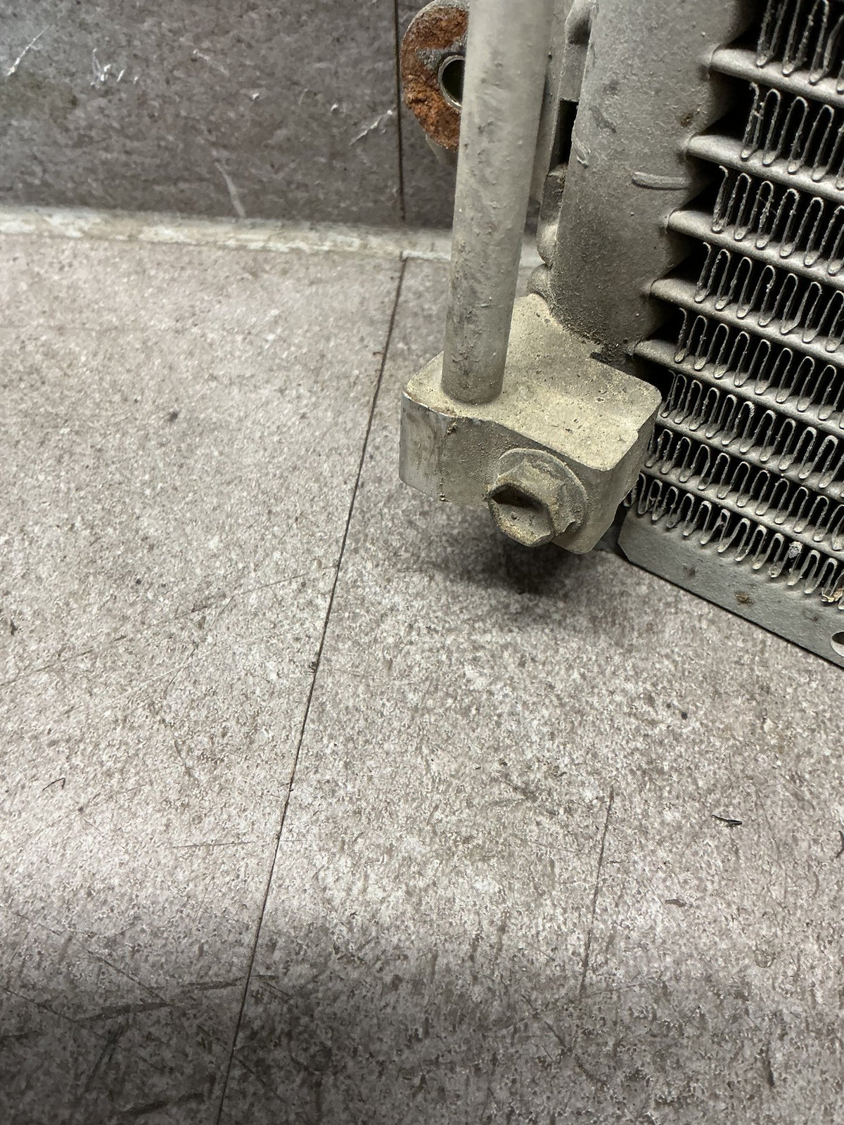 2003 Suzuki Grand Vitara SQ420W - A/C Condenser - (TAG17892)