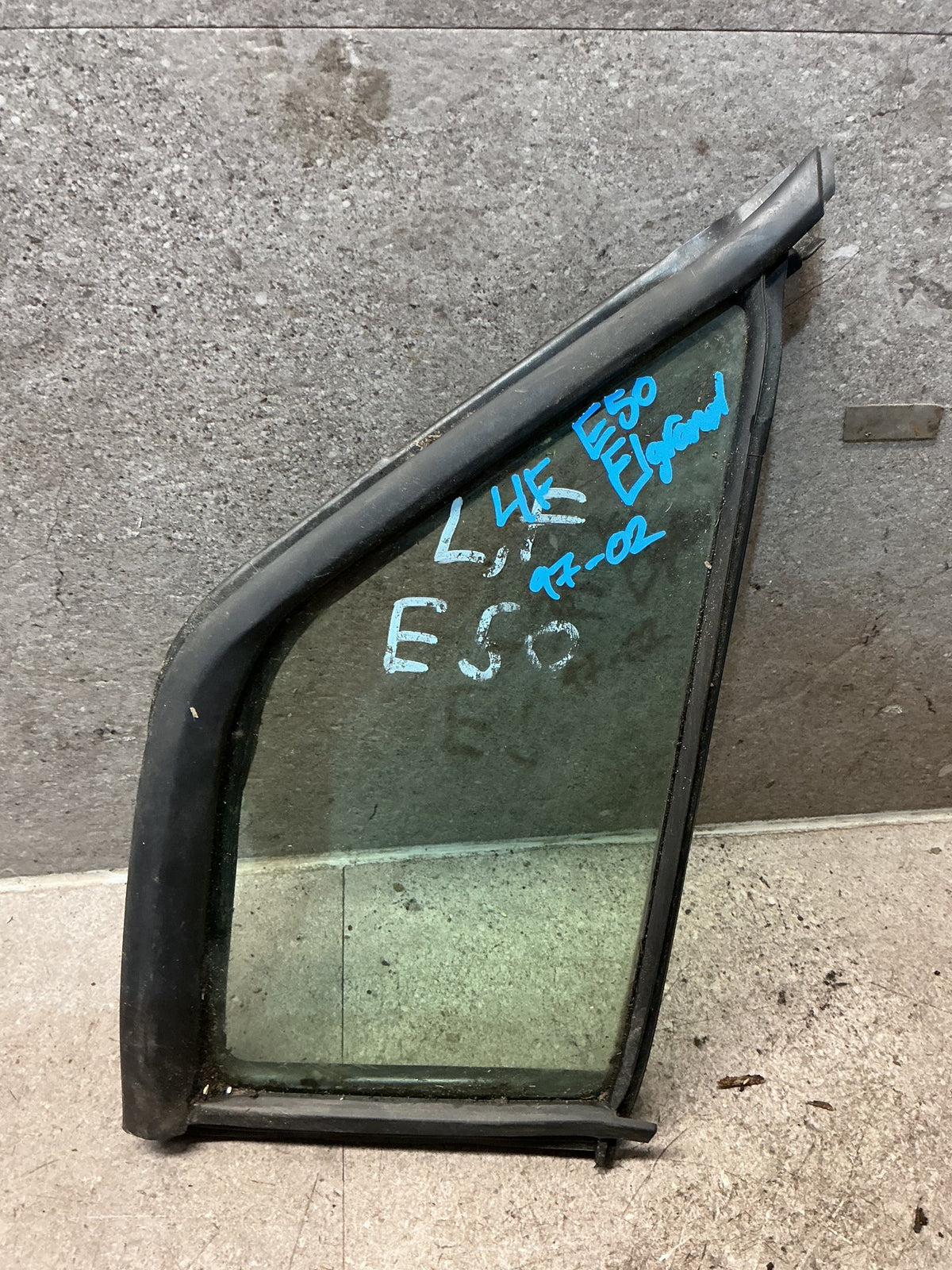 1997-2002 Nissan Elgrand E50 - Left Front Quarter Door Glass - (TAG18680)