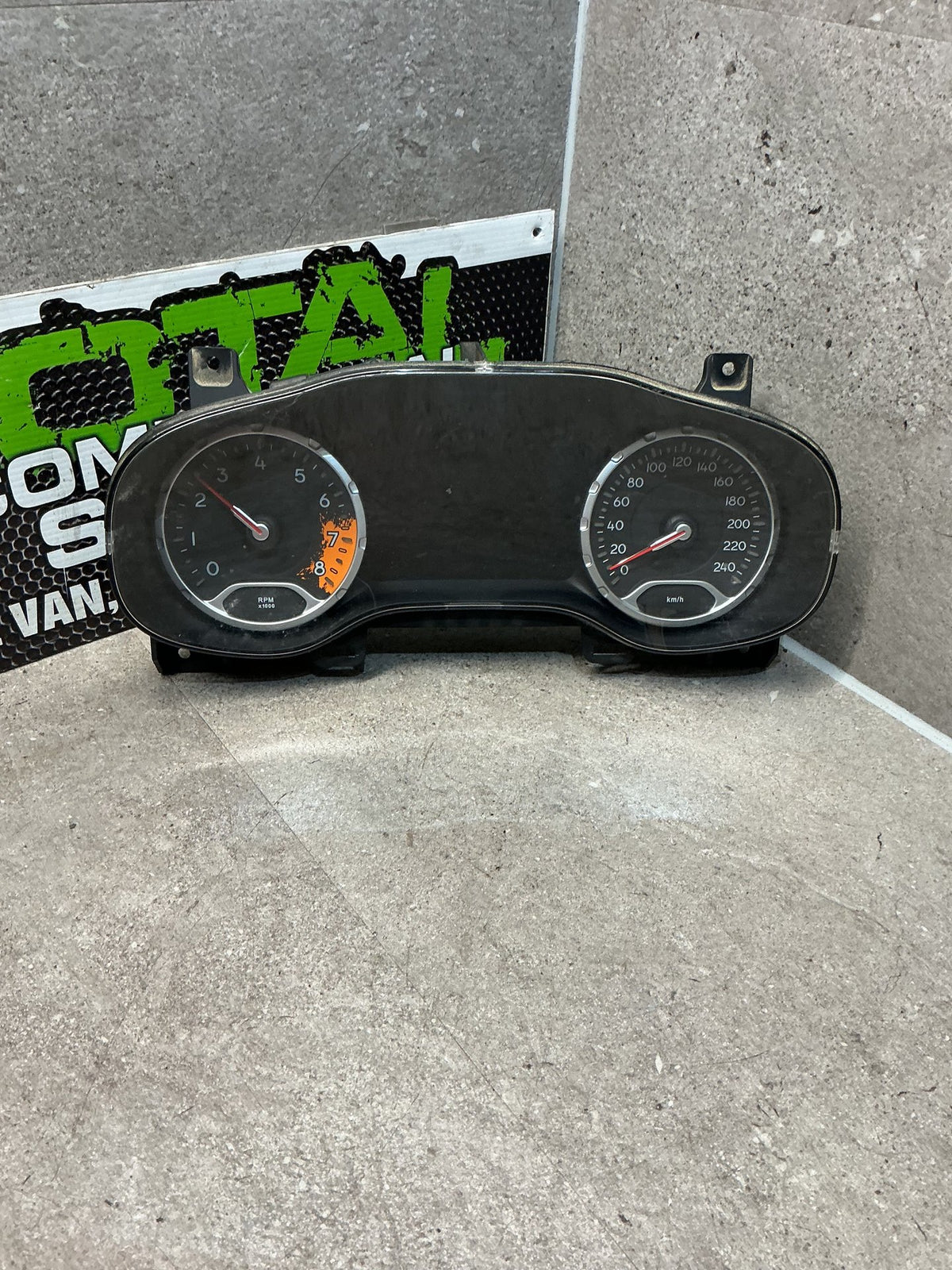 2016 Jeep Renegade B1- Instrument Cluster- (TAG12328) PN: 735618962