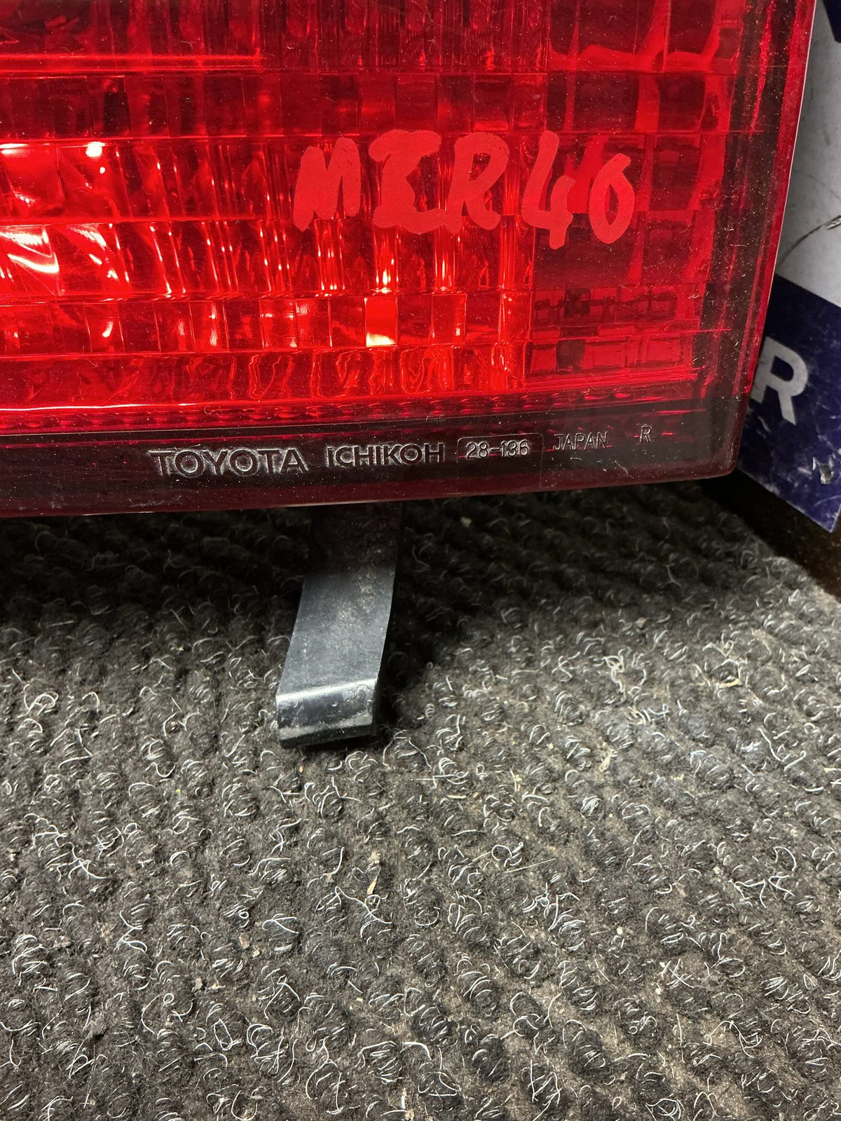 2000 Toyota Estima MCR40- Right Tailgate Light- (TAG9898)