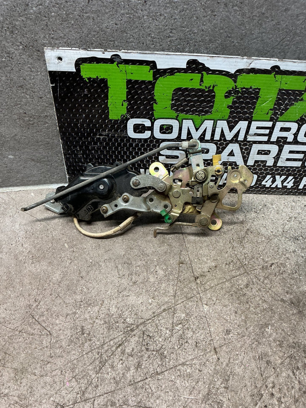 1995 Toyota Land Cruiser HDJ81- Tailgate Lock Mechanism- (TAG17379)