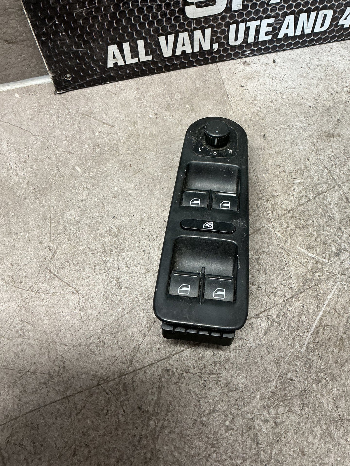 2013 Volkswagen Amarok- Master Power Window Switch- (TAG15447)
