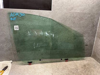 2004 Toyota Estima ACR30 - Right Front Door Glass - (TAG19051)