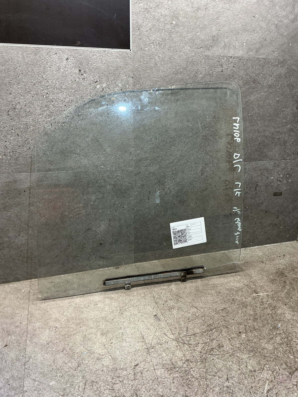 1994 Toyota Hilux LN106 - Left Front Door Glass - (TAG19111)
