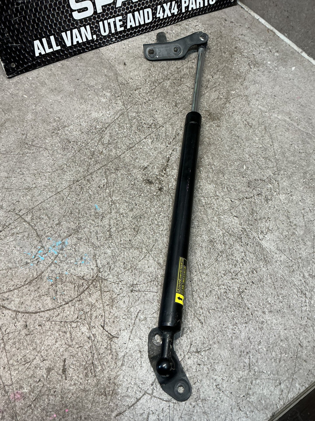 1995-2002 Toyota Surf N180- Right Tailgate Strut- (TAG15709)