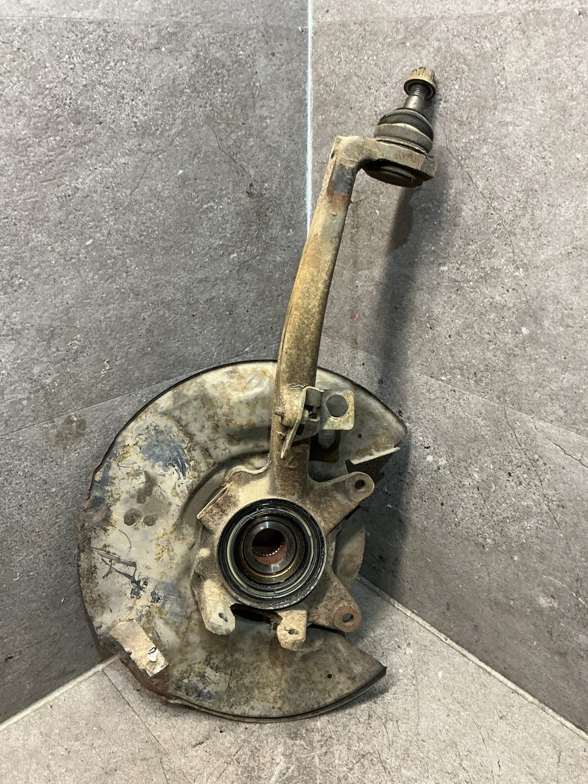 1996-2000 Toyota Land Cruiser J90 - Left Front ABS Hub - (TAG17999)