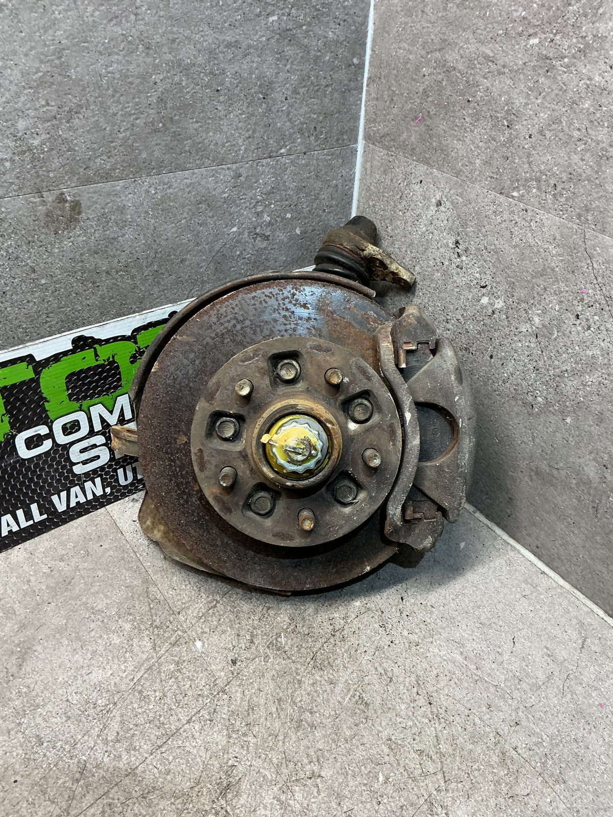 1988-1998 Toyota Hilux LN85- Left Front Hub Assembly- (TAG16401)