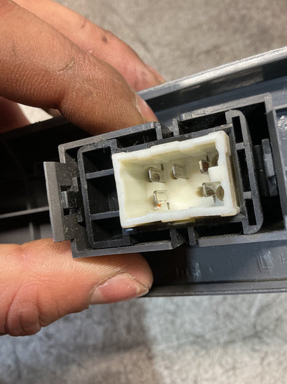 1994 Toyota Hilux KZN130 - Left Front Window Switch - (TAG18148)