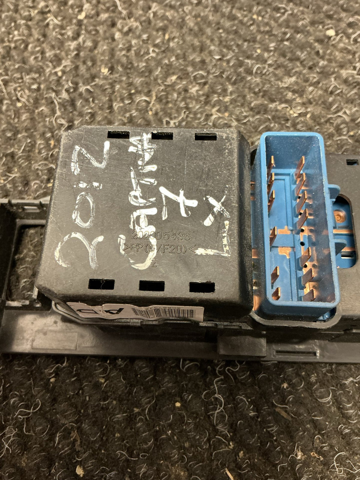2012 Holden Captiva 7 1W070- Master Power Window Switch- (TAG9916)