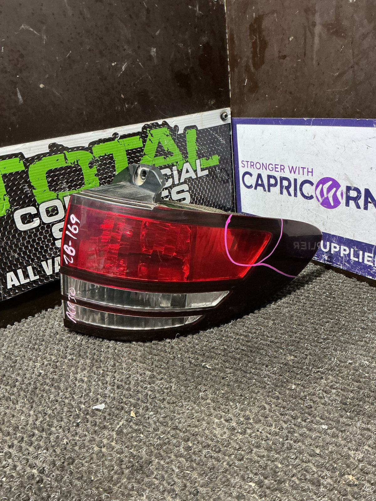 2000 Toyota Estima ACR30- Right Taillight- (TAG9864) PN: 28-169