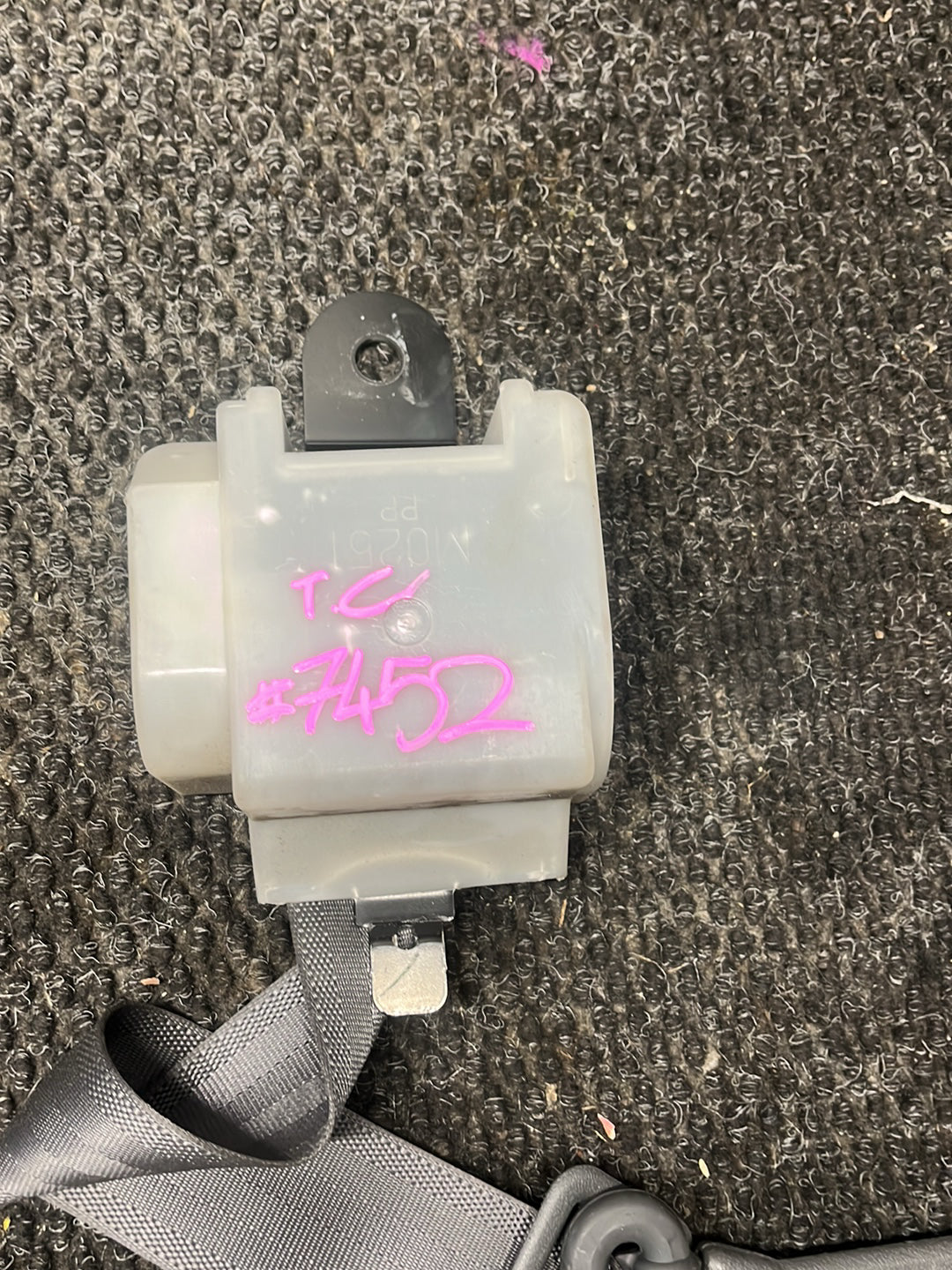 1997-2000 Mitsubishi Pajero II NL- Left Rear Seat Belt- (TAG7452)