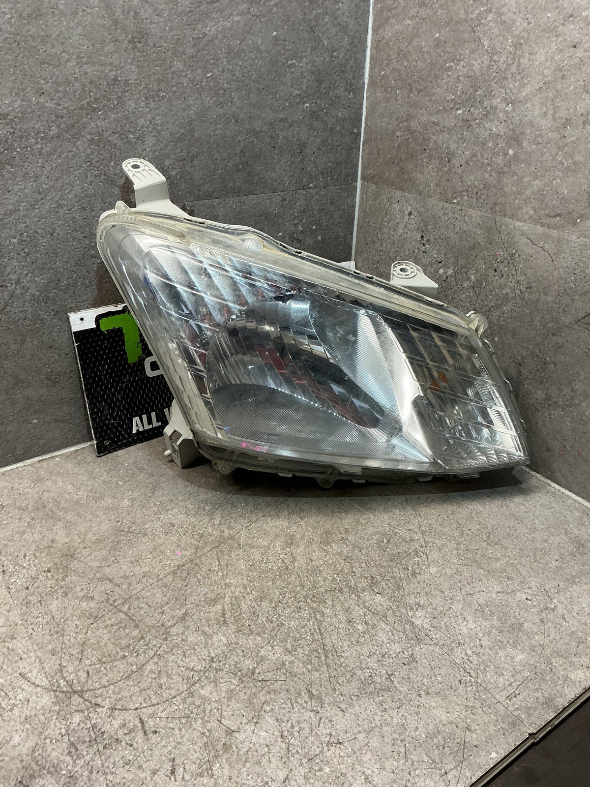 2012-2020 Isuzu D-Max TFS- Right Headlight- (TAG16724)