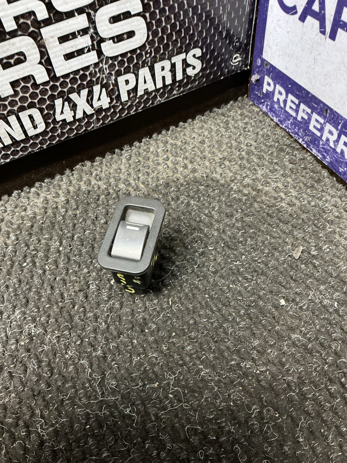 2008 Ford Territory 7W099- Left Front Window Switch- (TAG9950)