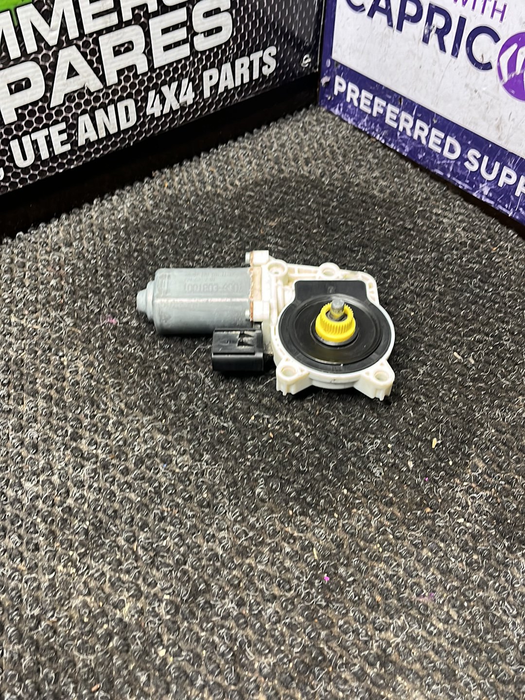 2006-2012 Dodge Nitro KA- Right Front Window Reg Motor- (TAG9399)