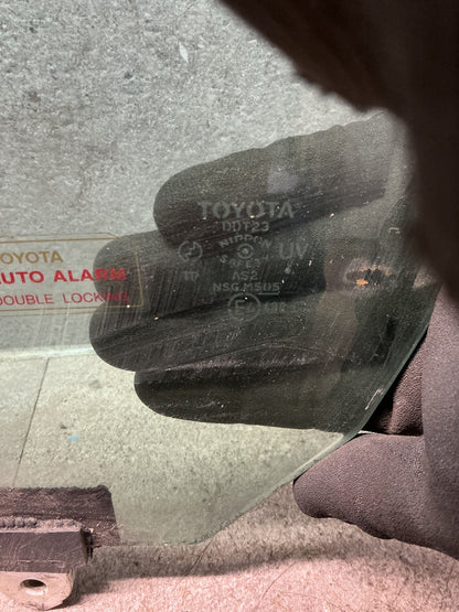 2004 Toyota Estima ACR30 - Left Front Door Glass - (TAG19036)