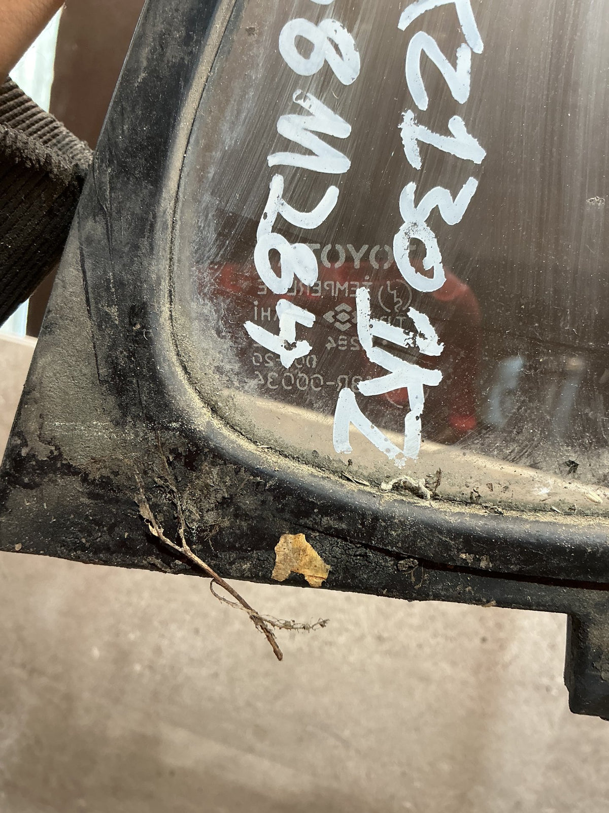 1994 Toyota Hilux Surf KZN130 - Right Rear Quarter Door Glass - (TAG18619)