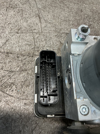 2012-2020 Mitsubishi Outlander GF*W GF GF8 - ABS Pump - (TAG18688)