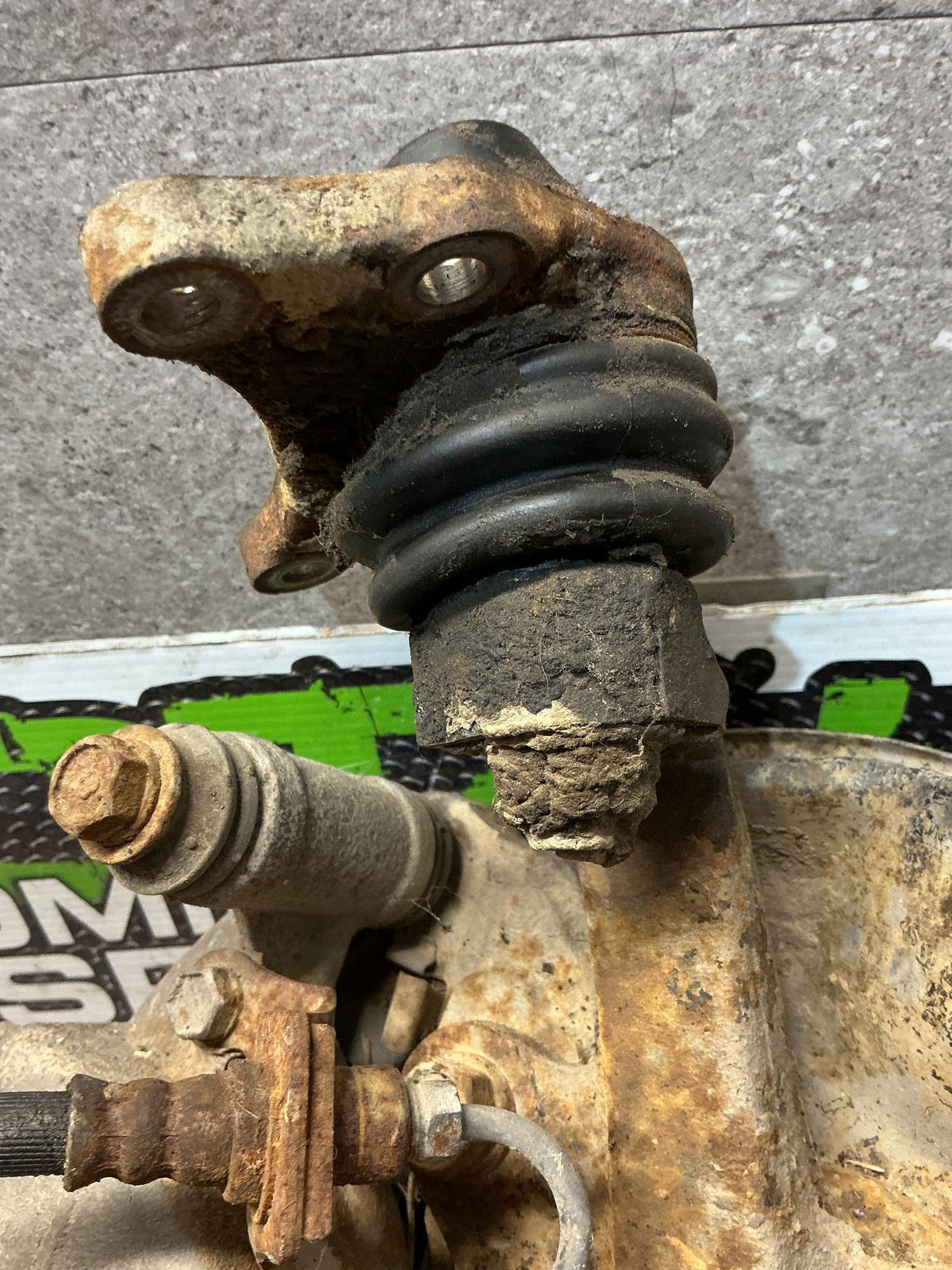 1988-1998 Toyota Hilux LN85- Left Front Hub Assembly- (TAG16401)