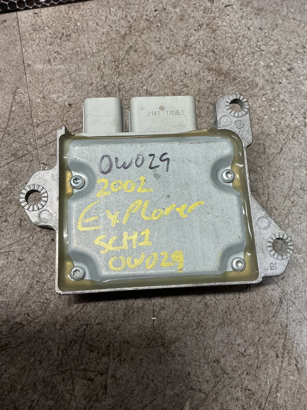 2002 Ford Explorer- Airbag Module- (TAG17025)