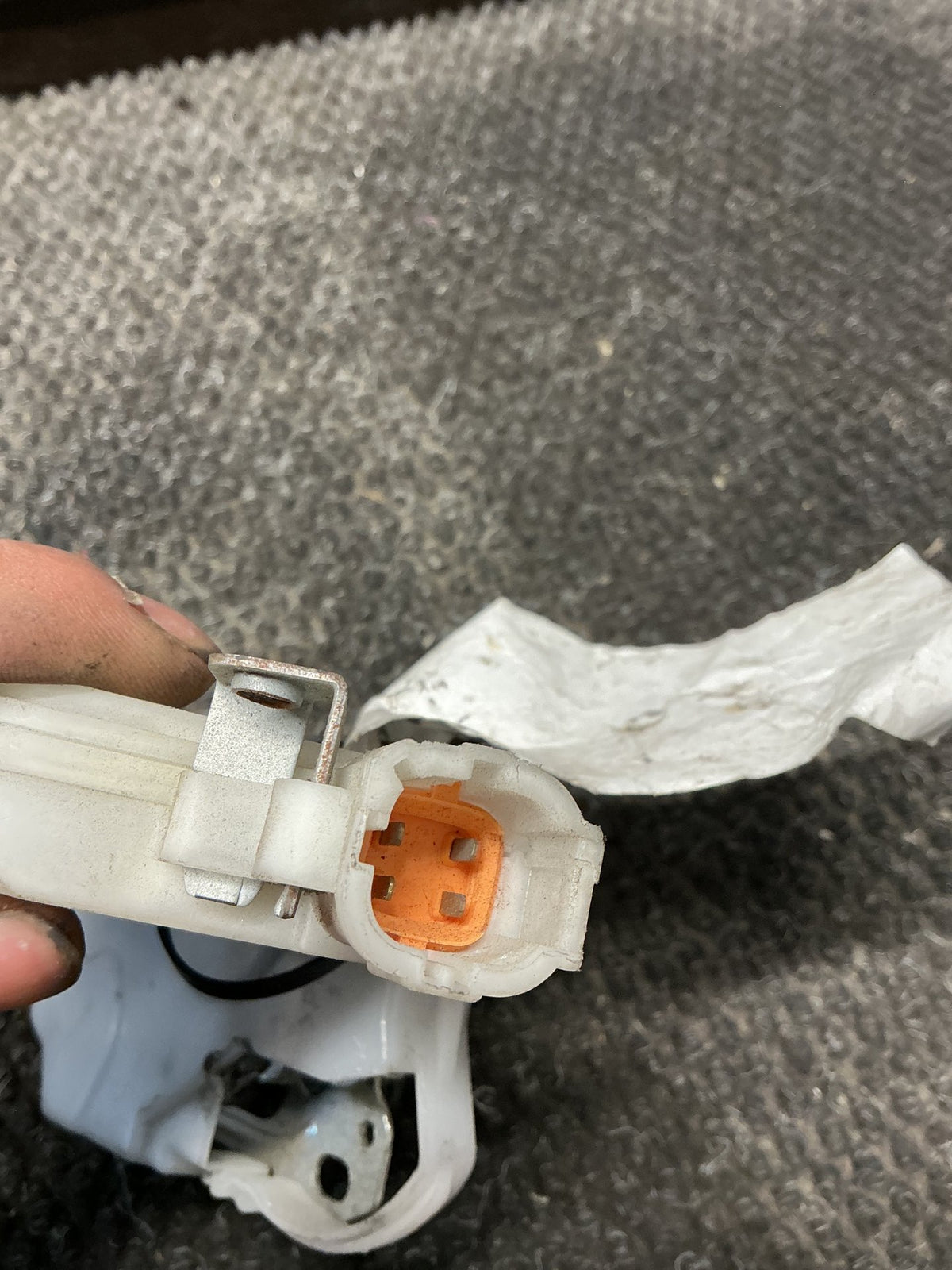 2001 Suzuki Grand Vitara 8W033- Tailgate Lock Actuator- (TAG10648)