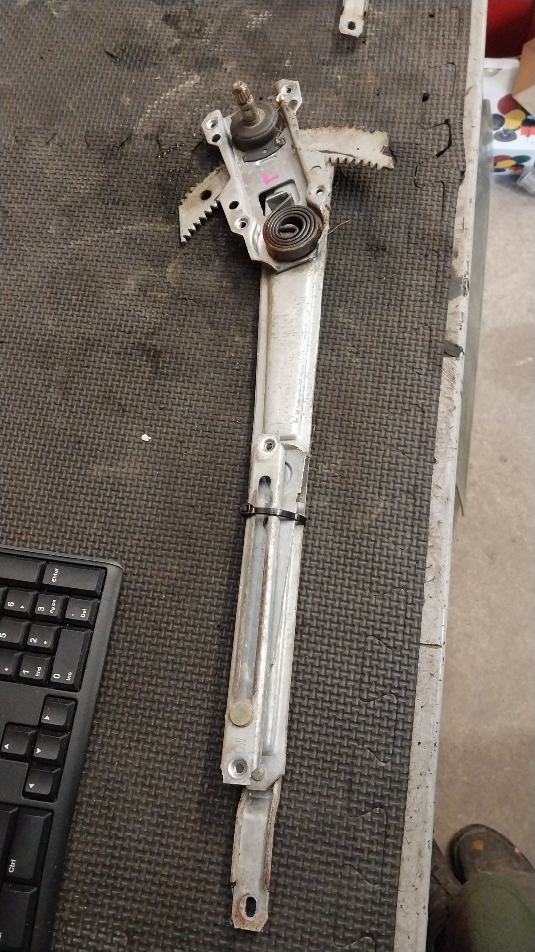 1999-2006 Mazda B-Series UN UNY0W- Left Front Window Regulator/Motor- (TAG2959)