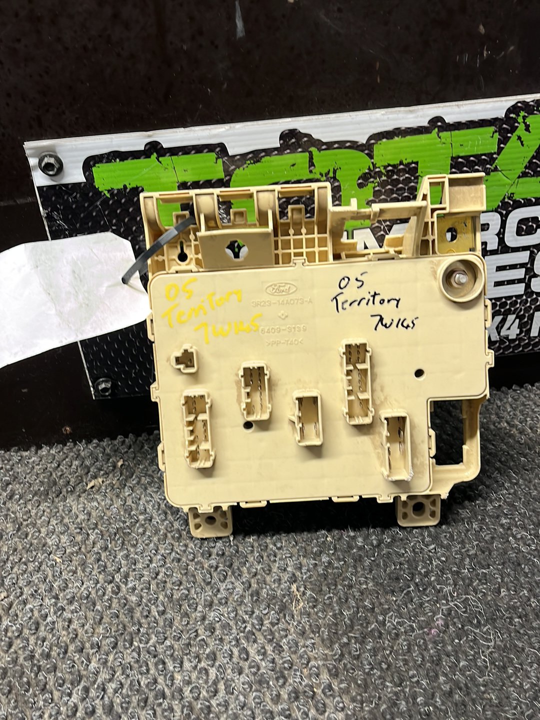 2005 Ford Territory- Interior Fuse Box- (TAG9161) PN: 3R23-14A073-A
