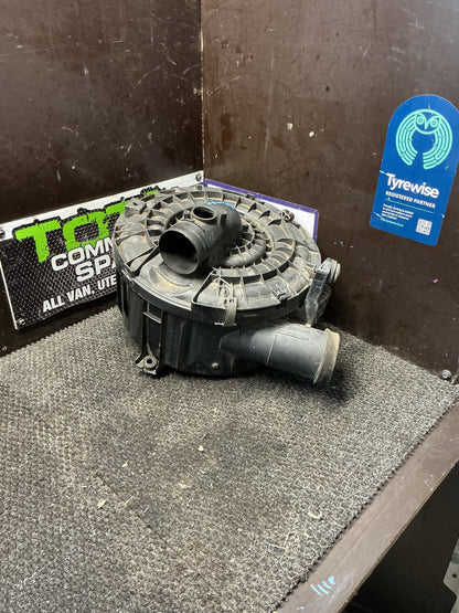2006 Toyota Hilux- Air Cleaner Assembly EFI Air Box- (TAG10988)