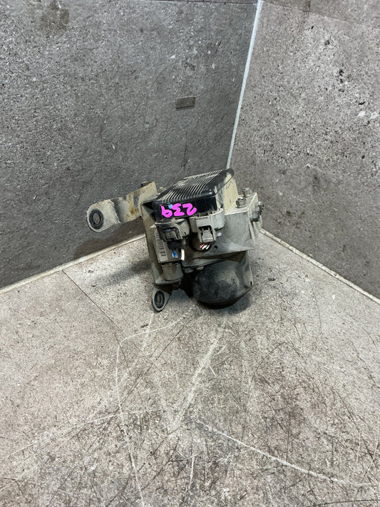 1996-2000 Toyota Land Cruiser J90 - ABS Pump/Modulator - (TAG18022)