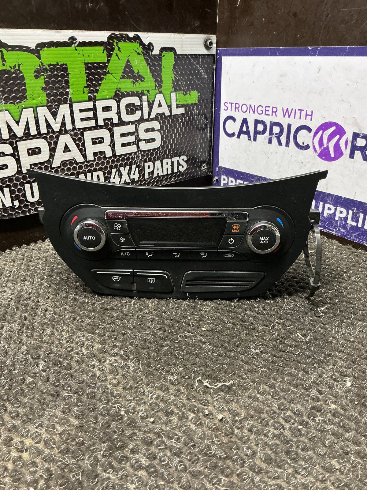 2015 Ford Kuga 9W106- Heater Controls- (TAG10656) PN: DV4T-18C612-AD