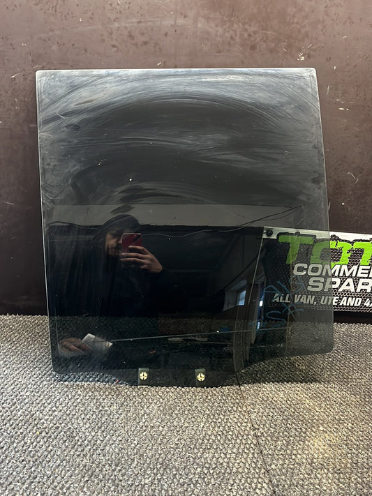 1997 Mitsubishi Pajero II V2*C- Right Rear Door Glass- (TAG9673) PN: M2L3
