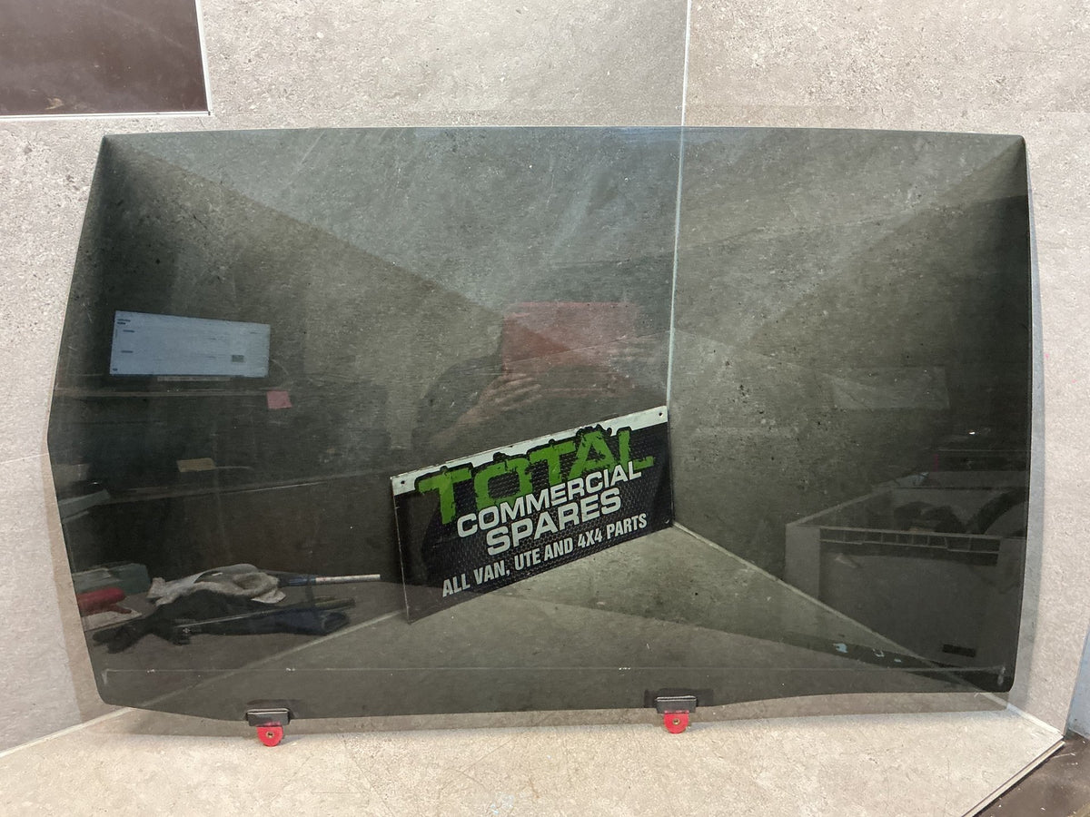 2004 Toyota Estima ACR30 - Right Rear Door Glass - (TAG15890)
