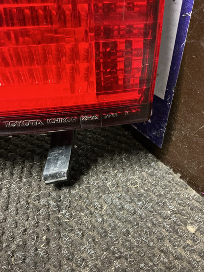 2000 Toyota Estima ACR30- Right Tailgate Light- (TAG9900)