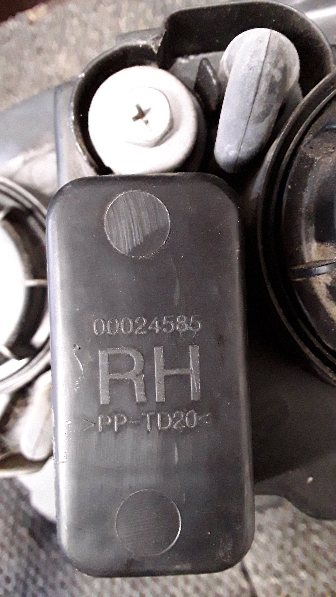 2013 Holden Captiva 7 LT 2WD 2.4 AT- Right Headlight- (TAG6425)